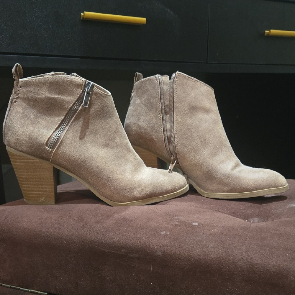 Women's Tan Ankle Boots